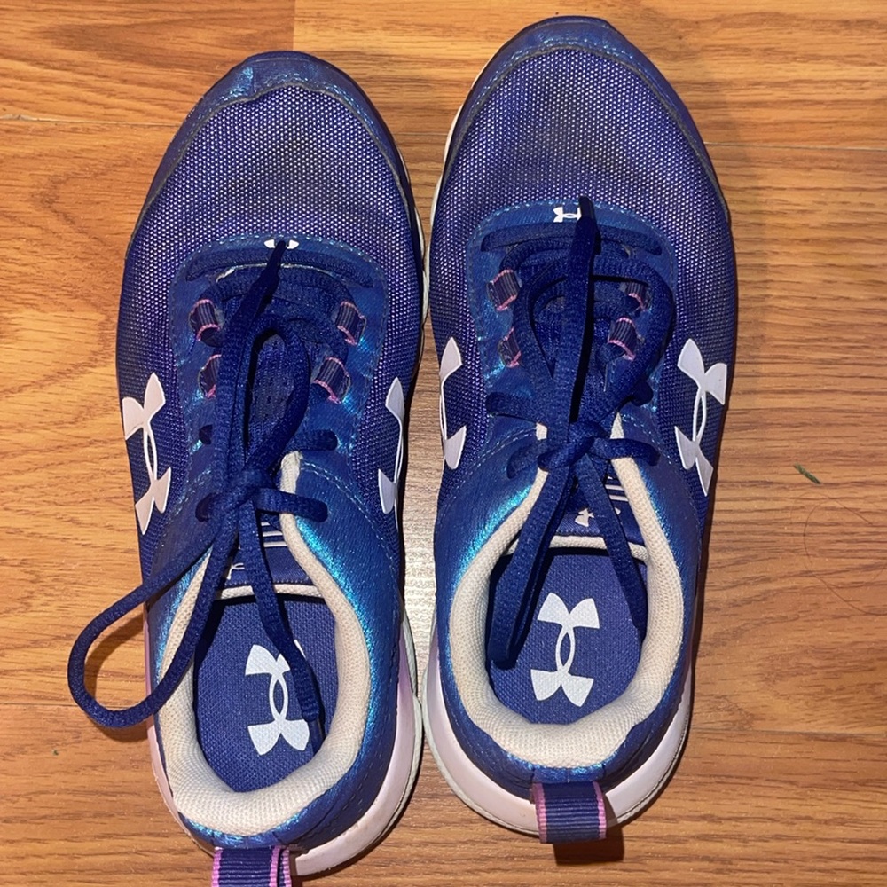 Kids under Armor size 4